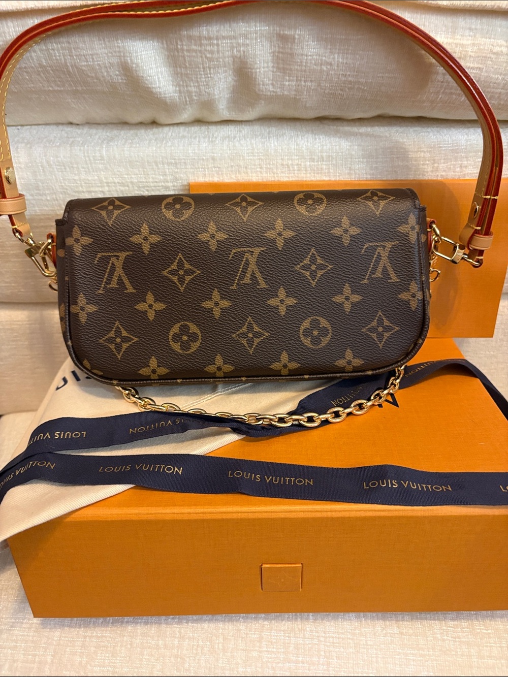 Louis Vuitton Monogram wallet on a chain Ivy - Picture 2 of 7